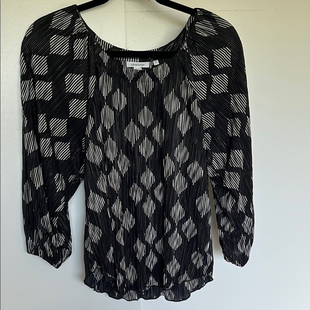 Chico’s Black and White Geometric Women's Top